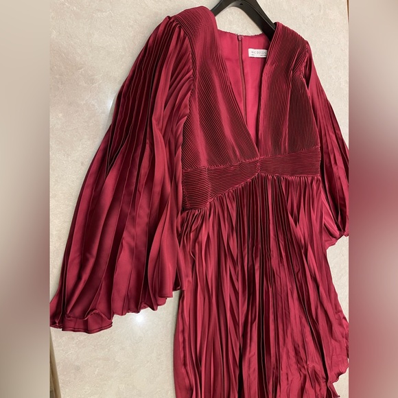 Mac Duggal Long Flare Sleeve Pleated Dress In Berry Size 14 - Picture 7 of 11